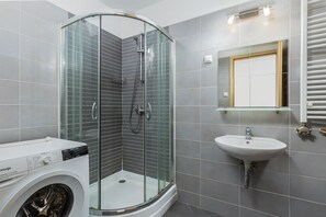 Luxury Apartment | Bathroom