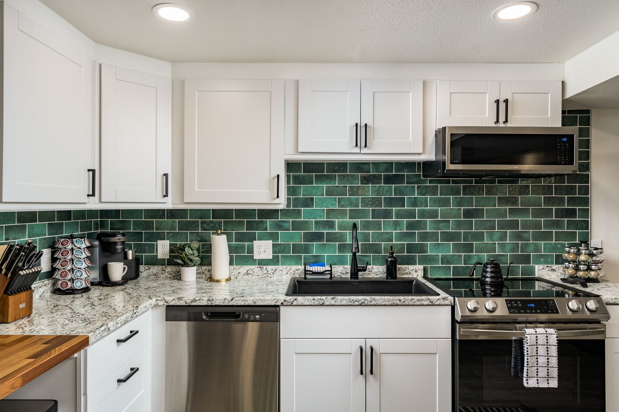 Refrigerador, microondas, horno, placa de cocina