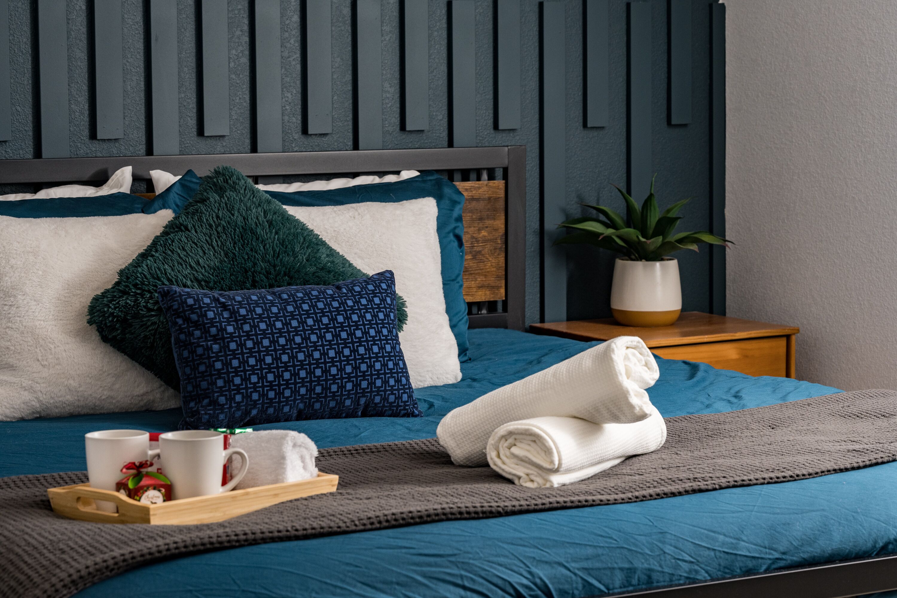 2 bedrooms, desk, iron/ironing board, travel crib