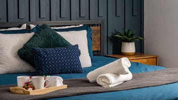 2 chambres, bureau, fer et planche Ă repasser, lit parapluie