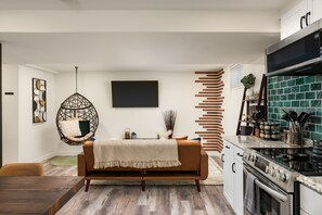 Geladeira, micro-ondas, fogão, cooktop