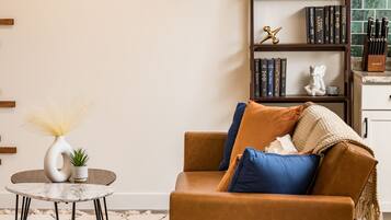 Smart TV, books, stereo