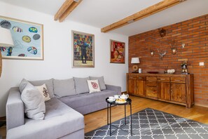 Apartament, 2 dormitoris, balcó, al costat de la muntanya | 2 dormitoris i roba de llit