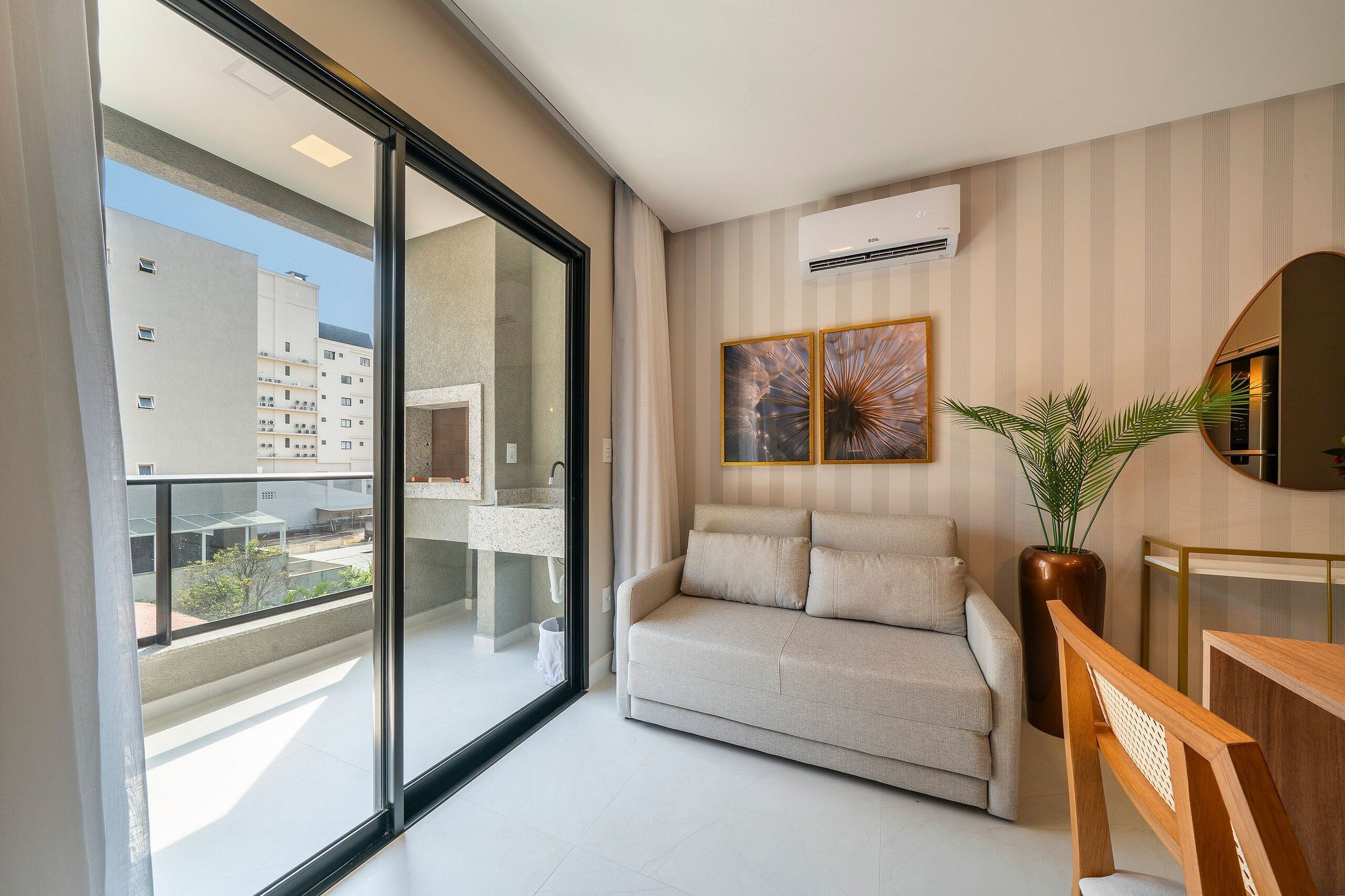 Apartamento | Zona de estar | Smart TV de 40 pulgadas con canales digitales
