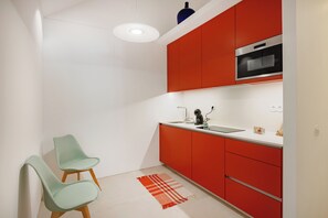 Design-paritalo | Yksityinen keittiö | Minijääkaappi, mikroaaltouuni, liesi, espressokone