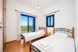 3 habitaciones, tabla de planchar con plancha, wifi y ropa de cama