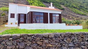 Front of property - Casa dos Magalhães (Vila do Porto)