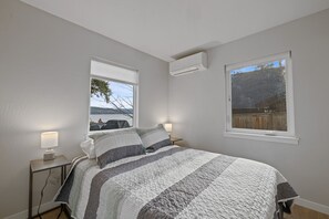 4 bedrooms, travel crib, WiFi, bed sheets