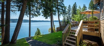 Lake Front New Remodel w/ Hot Tub- Coeur d'Alene
