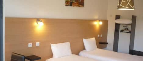 Comfort Twin kamer | Geluiddichte muren, een strijkplank/strijkijzer, gratis wifi, beddengoed