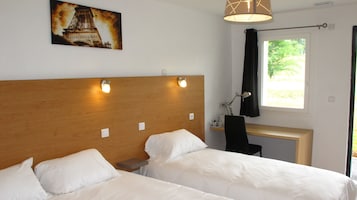 Habitación triple Confort | Sistema de insonorización, tabla de planchar con plancha, wifi gratis