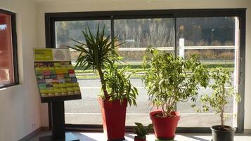 1 ๊ฐ์ ์นจ์ค, ๋ฐฉ์ ์ค๋น, ๋ค๋ฆฌ๋ฏธ/๋ค๋ฆฌ๋ฏธํ, ๋ฌด๋ฃ WiFi