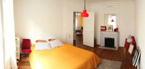 2 chambres, bureau, fer et planche à repasser, lit parapluie