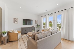 Living area - Hillside Haven - BEAUTIFUL 2 Bedroom/2Full Bath Townhome (Palmetto)