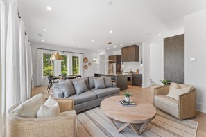 Living area - Hillside Haven - BEAUTIFUL 2 Bedroom/2Full Bath Townhome (Palmetto)