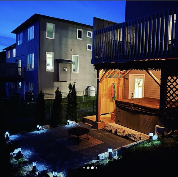 Terrace/patio - The Governor's Suite - An executive oasis featuring a hot tub, fire pit and BBQ! (Halifax)