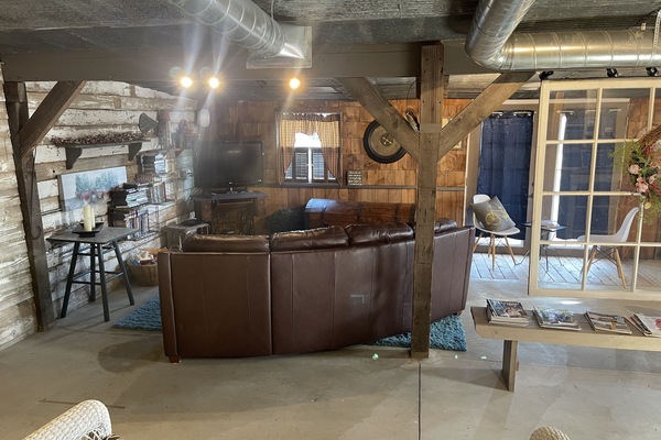 Smart-TV, DVD-Player, BĂŒcher, Videothek