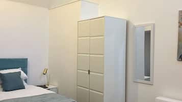 1 habitación, escritorio, tabla de planchar con plancha y wifi gratis