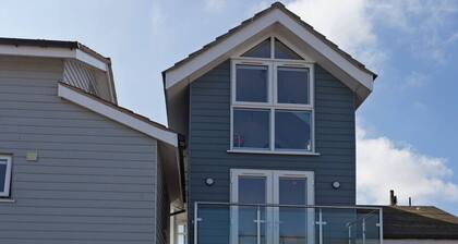 Harbour View, with stunning views Felixstowe Ferry