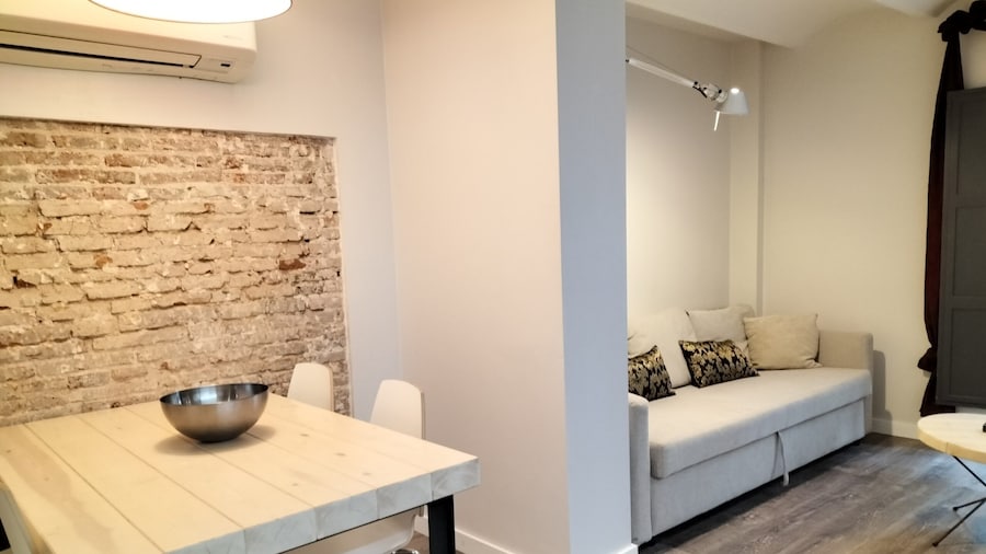 Montserrat Apartments by gaiarooms