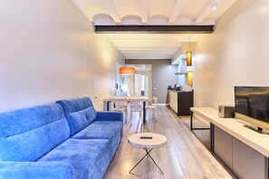Standard Apartment | Ruang tamu | TV skrin rata 