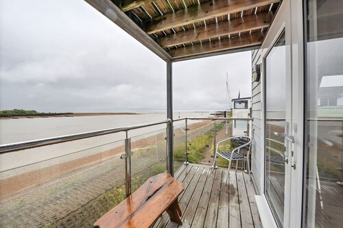 The Old Pilot Hut, Felixstowe Ferry, Amazing Views