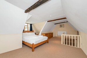 3 slaapkamers, een strijkplank/strijkijzer, reisbedje, wifi