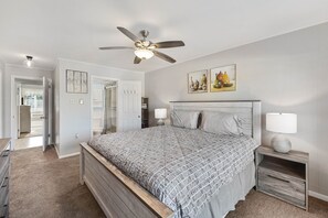 2 bedrooms, free WiFi, bed sheets - Chateau 202B by Seaside Vacations & Sales (Ocean City)