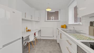 Kühlschrank, Ofen, Geschirrspüler, Toaster