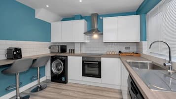 KylskÄp, mikrovÄgsugn, ugn och kaffe- och tebryggare