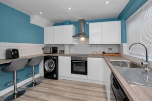 Fridge, microwave, oven, coffee/tea maker - RAF Lakenheath, Immaculate House (Suffolk)