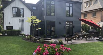 Stone's Throw Stratford - The Loft plus 1 bedroom