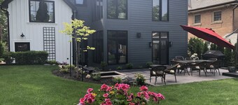 Stone's Throw Stratford - The Loft plus 1 bedroom