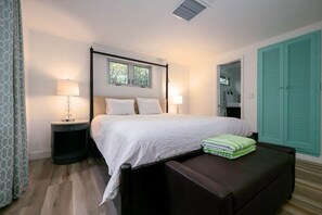 6 bedrooms, desk, iron/ironing board, WiFi - Casa Del Sol, a private Palm Springs Oasis (Palm Springs)