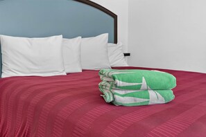 6 bedrooms, desk, iron/ironing board, WiFi - Casa Del Sol, a private Palm Springs Oasis (Palm Springs)