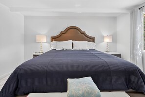 6 bedrooms, desk, iron/ironing board, WiFi