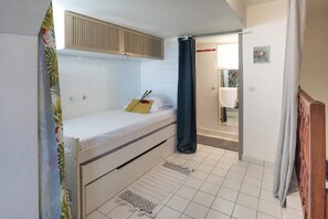 2 bedrooms, desk, iron/ironing board, free WiFi