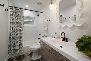 Toilet paper - SWIM! Pool Paradise - close to Orlando/Tampa/St Pete - Cozy & Modern (Brandon)