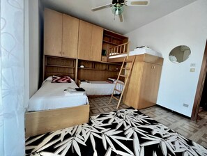 2 habitaciones, tabla de planchar con plancha, wifi y ropa de cama 