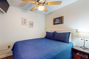 1 bedroom, iron/ironing board, Internet, bed sheets - Ocean-view condo near the beach with private balcony & seasonal pool (Myrtle Beach)