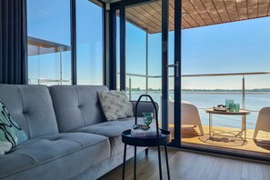 Smart TV - Houseboat in Łazy by Lake Jamno and Sea (Łazy)