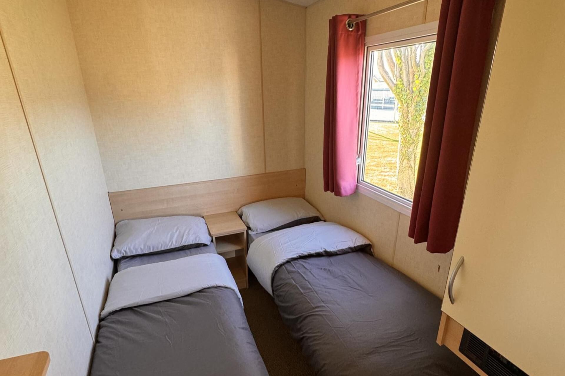 3 室のベッドルーム、WiFi (無料)、ベッドシーツ