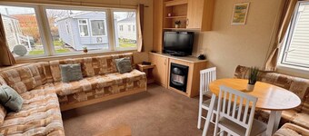 3 Bed Caravan - Sleeps 8 - Pet Friendly, Parking