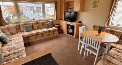 3 Bed Caravan - Sleeps 8 - Pet Friendly, Parking