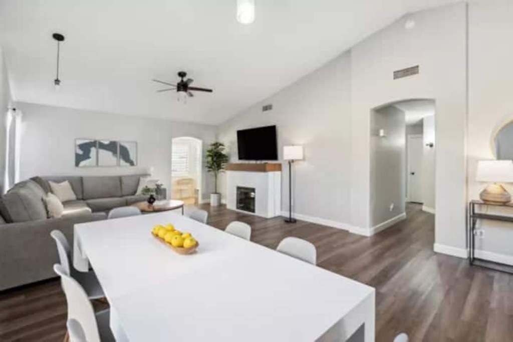 Charming 3 Bedroom 2 Bathroom With Heated Pool. - Glendale, AZ