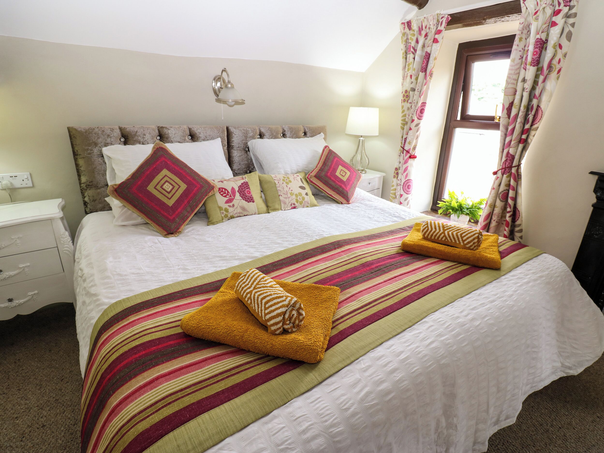 1 quarto, individualmente decorados, individualmente mobiliados