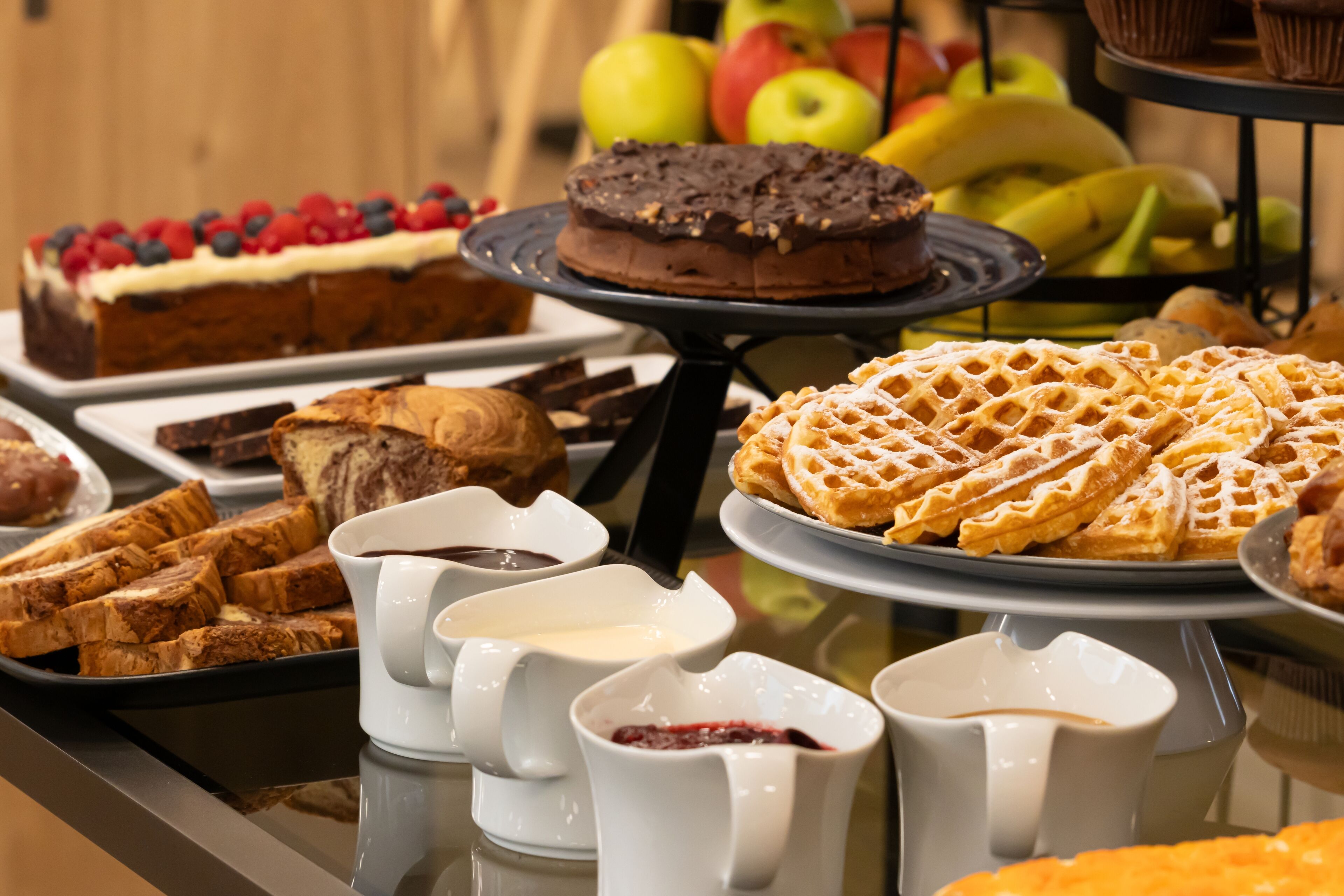 Daily buffet breakfast (RON 116.84 per person)