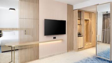In-room safe, soundproofing, iron/ironing board, free WiFi
