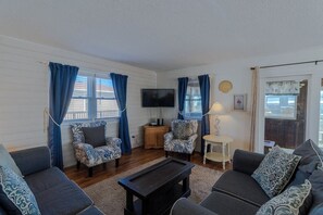 Televisión, futbolito, estéreo