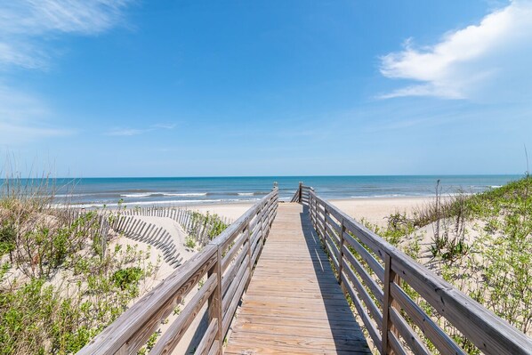 Beach - Fun, beachy decor and well-appointed bedrooms at Afishynado! (Corolla)